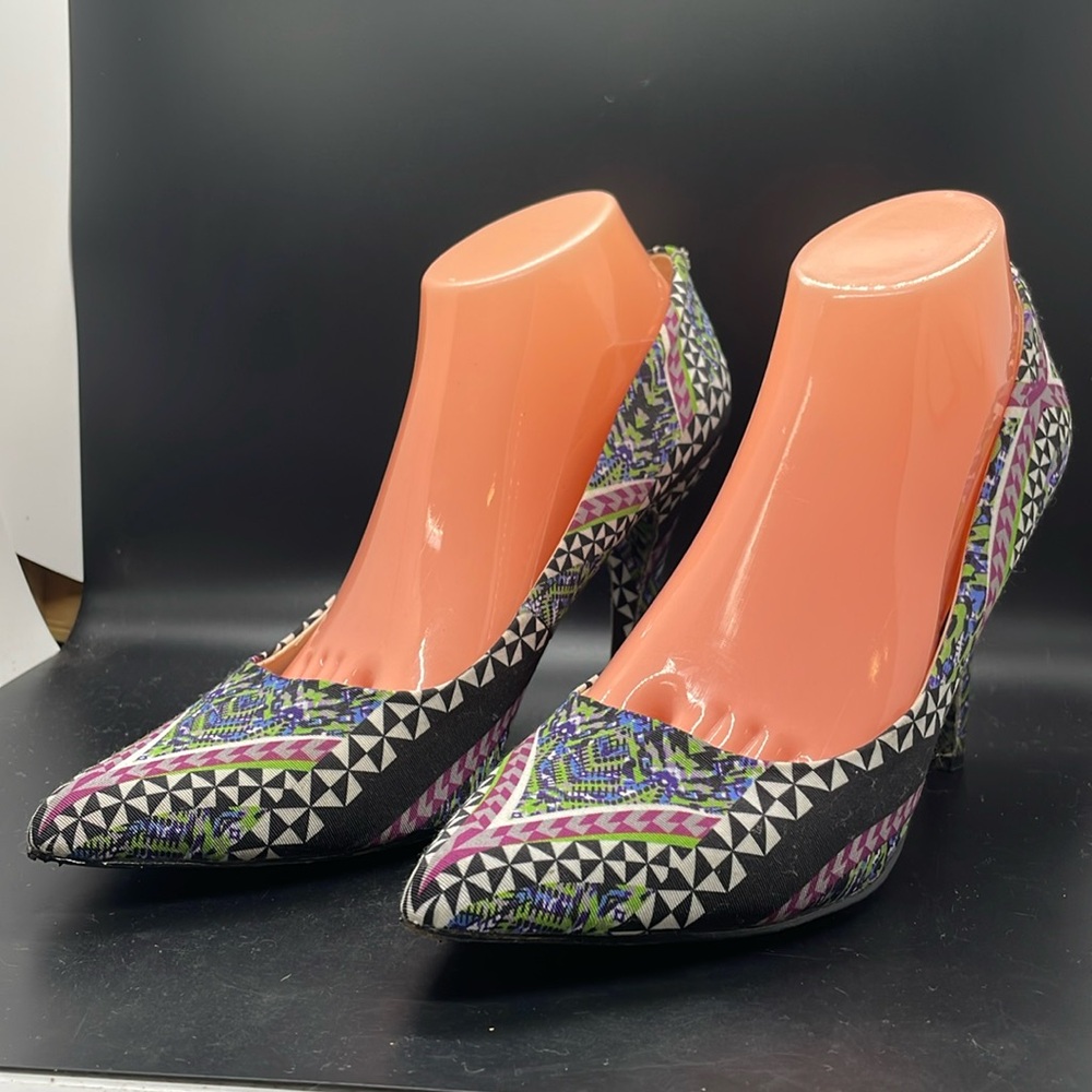 Nine West Wendel geometric triangles heels pumps Size 9.5